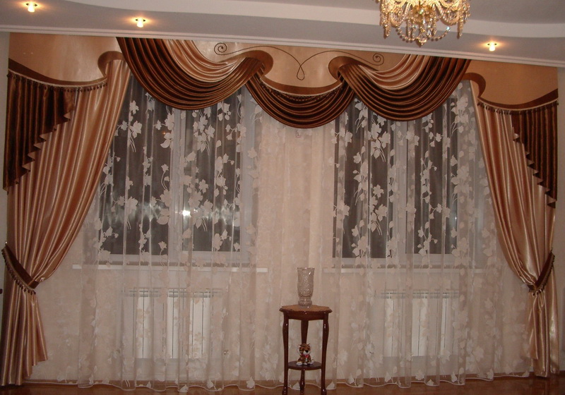 Фото штор с лабрекеном в гостиную